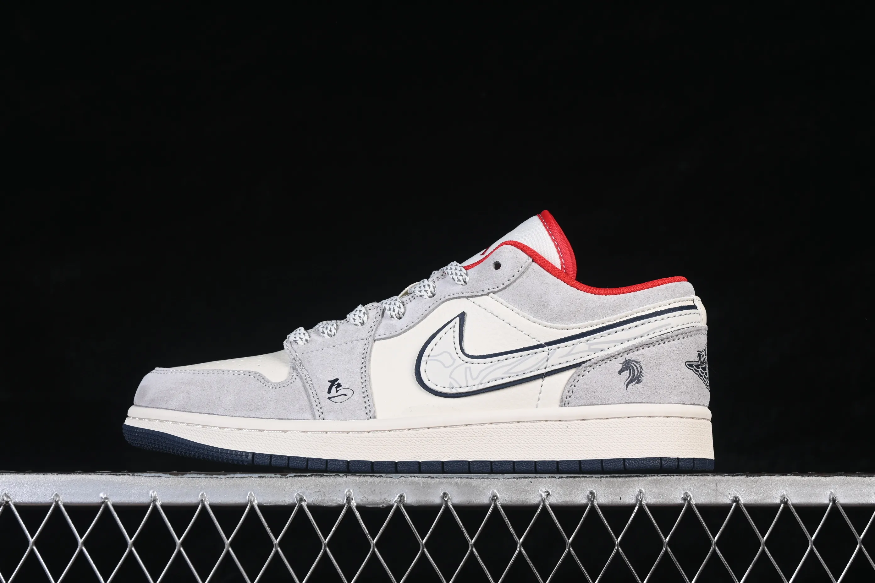 All categories Air Jordan Jordan series basketball shoes Air Jordan 1 Low High-end customized low-top sneakers Air Jordan 1 Low AJ1 Joe 1 horse-shaped relief High-end customized low-top retro basketball shoes JY6988-136